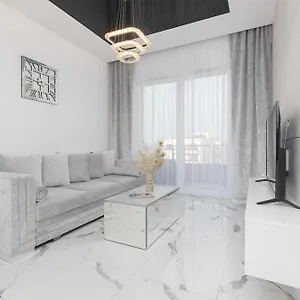  Apartament Elegant With Balcony & Parking By Renters Polska